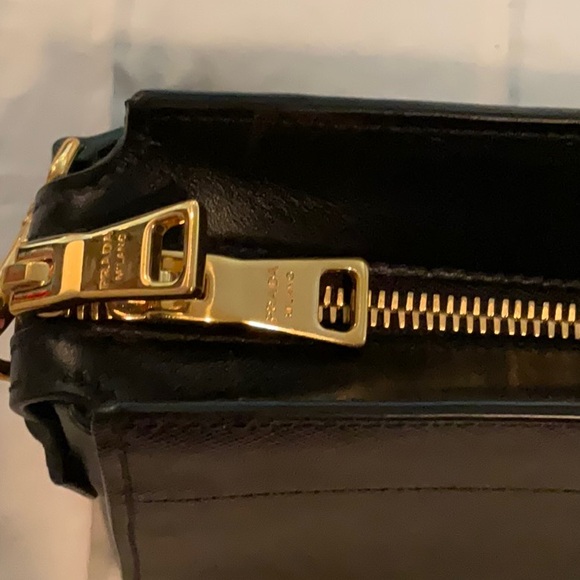 Prada Black  Leather  Zip Cross Body (authentic) - Picture 3 of 8
